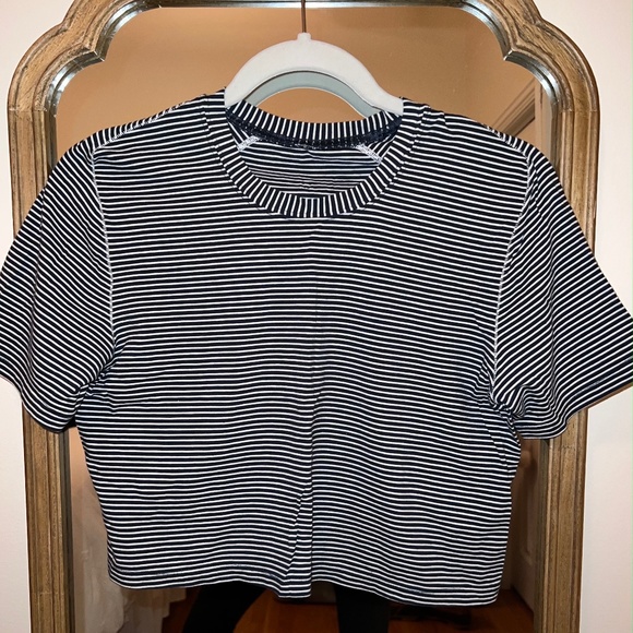 lululemon athletica Tops - LuluLemon Cropped Top